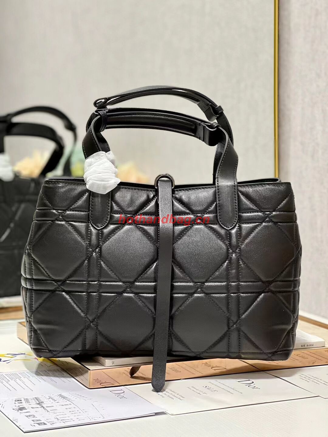 LADY DIOR TOP HANDLE MEDIUM BAG Latte Cannage Lambskin C0089 BLACK&BLACK LADY DIOR TOP HANDLE MEDIUM BAG Latte Cannage Lambskin C0089 BLACK&BLACK
