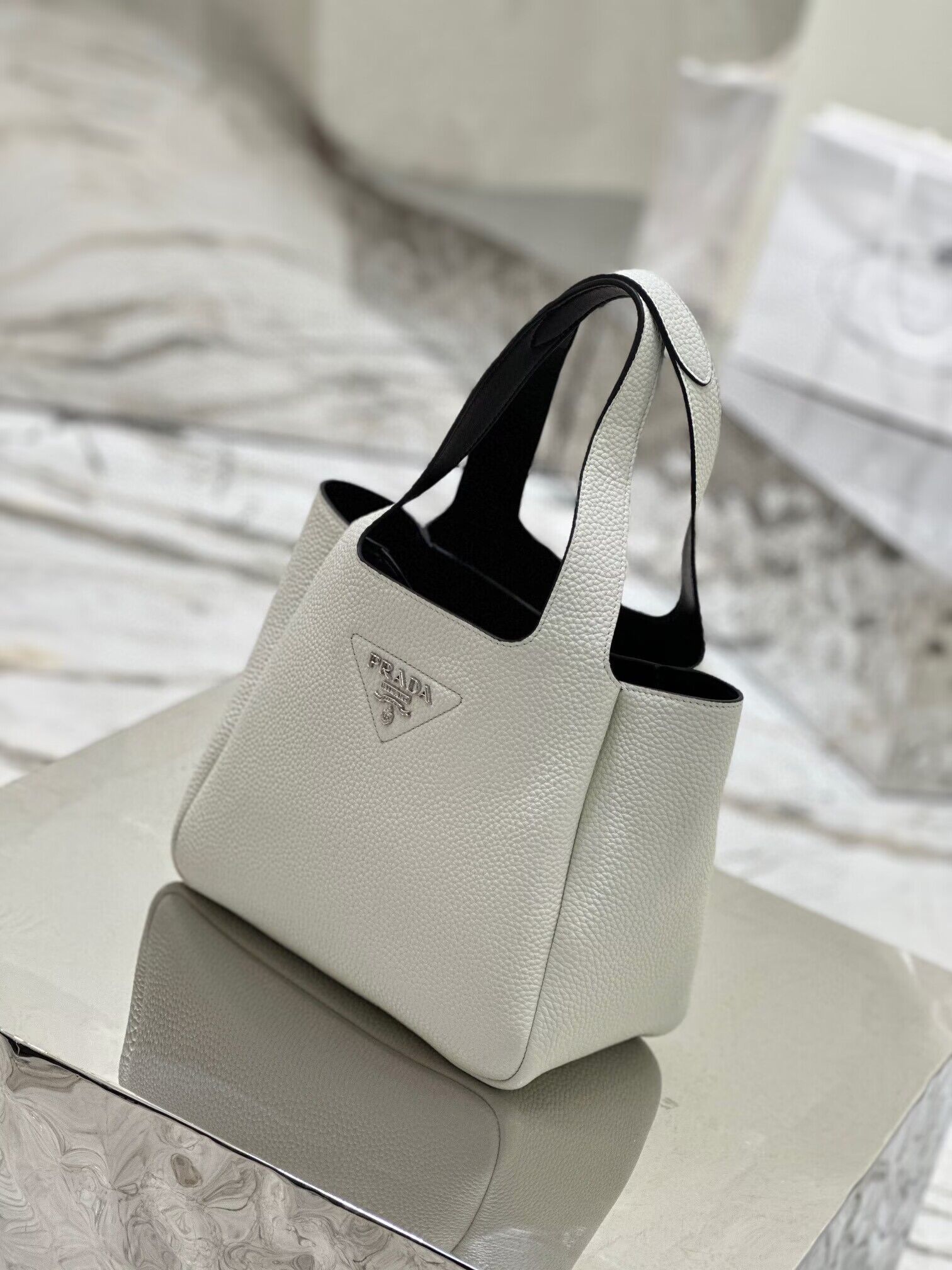 Prada Original Calfskin Bag Tote 1BG335 White&Black Prada Original Calfskin Bag Tote 1BG335 White&Black