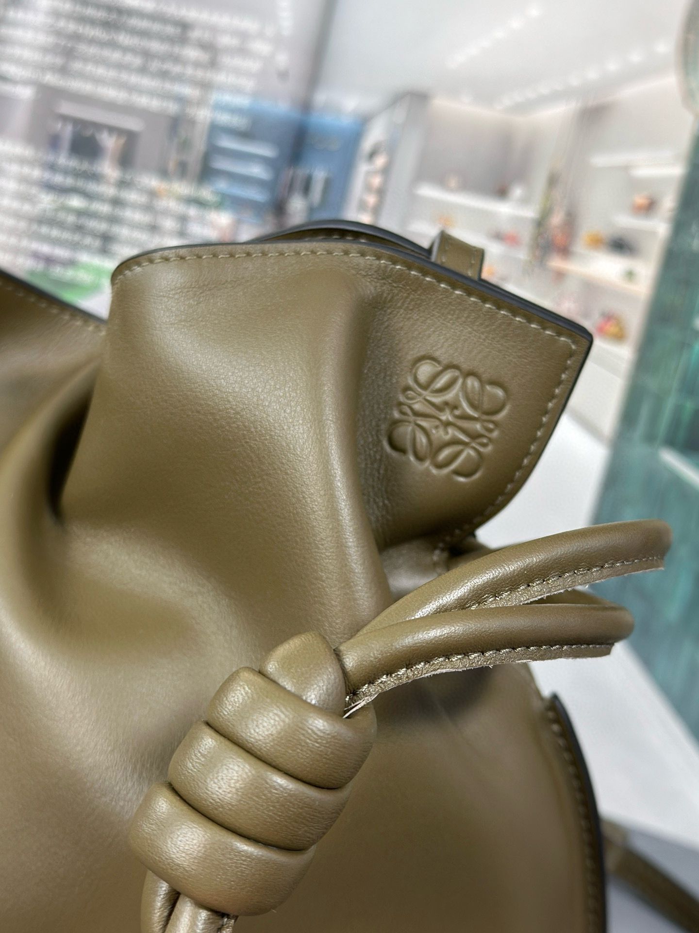 Loewe Flamenco Clutch Bag Original Leather LE0556 Khaki green Loewe Flamenco Clutch Bag Original Leather LE0556 Khaki green