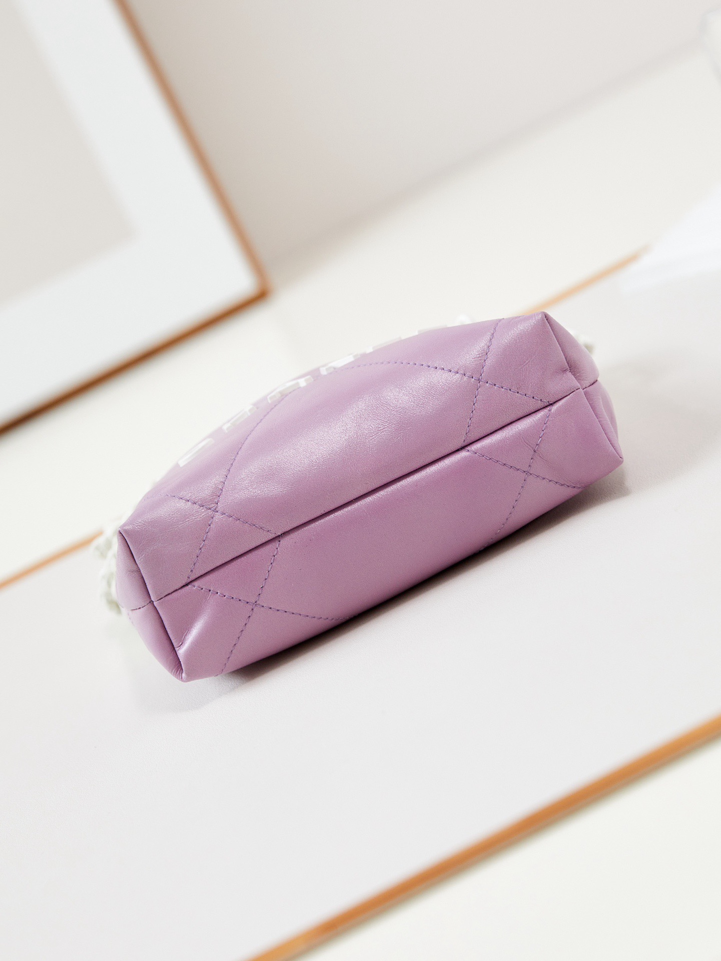 CHANEL 22 MINI HANDBAG AS3980 White & Light purple CHANEL 22 MINI HANDBAG AS3980 White & Light purple