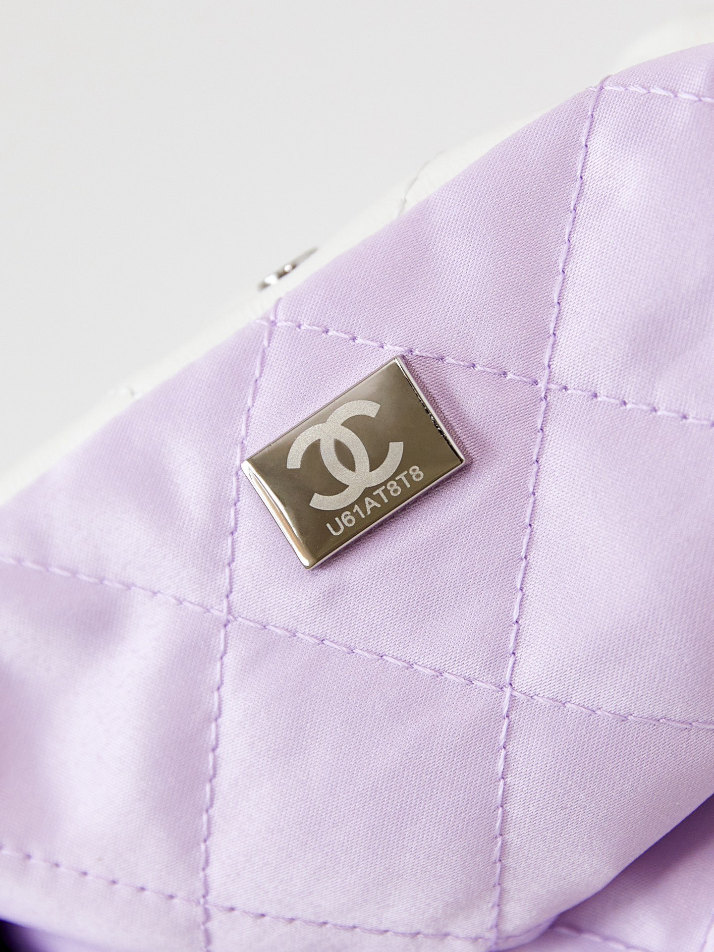 CHANEL 22 MINI HANDBAG AS3980 White & Light purple CHANEL 22 MINI HANDBAG AS3980 White & Light purple