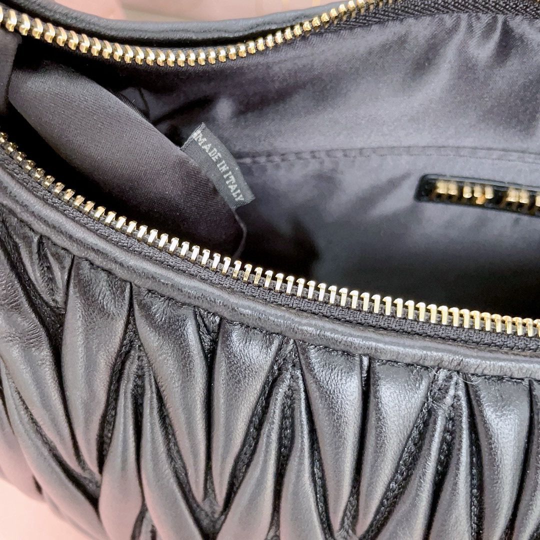 Miu Miu Wander Matelasse Nappa Original Sheepskin Hobo Bag 5BC108 Black Miu Miu Wander Matelasse Nappa Original Sheepskin Hobo Bag 5BC108 Black
