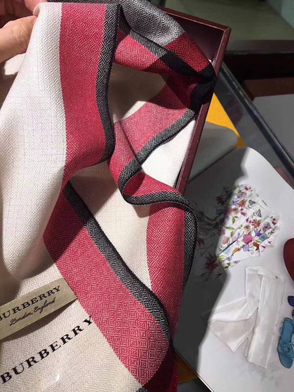 Burberry Scarf BBC00187 Burberry Scarf BBC00187