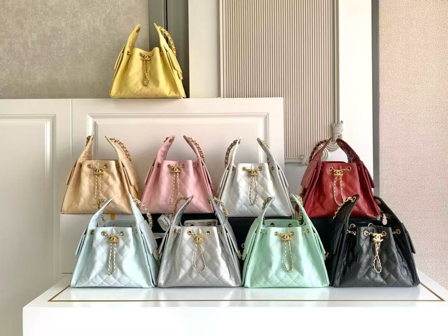 CHANEL 25 SMALL HANDBAG AS5293 red CHANEL 25 SMALL HANDBAG AS5293 red