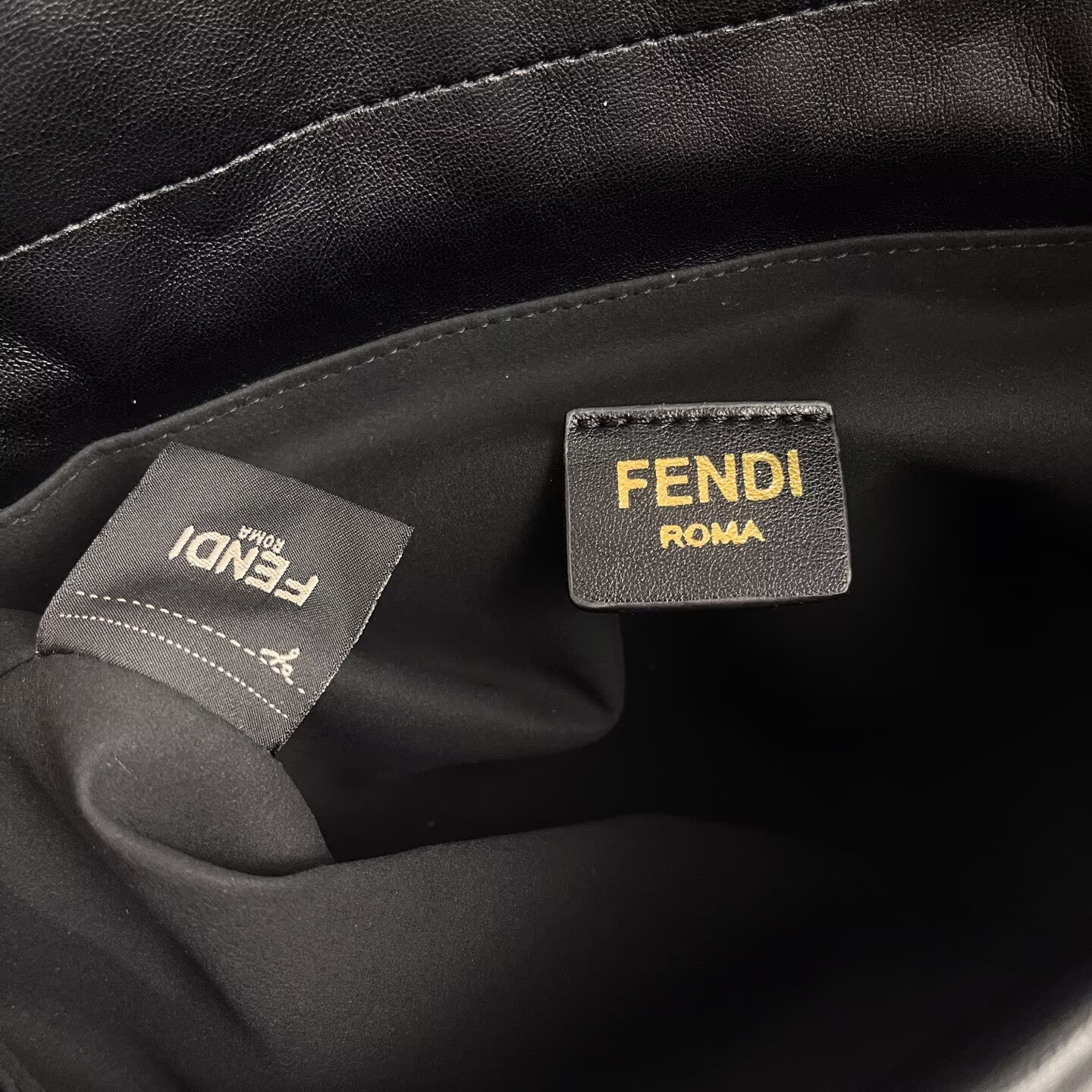 FENDI 2025 Mamma Baguette Original Leather Medium Bag FF8851 Black