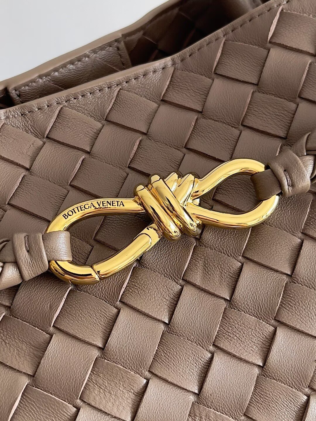 Bottega Veneta Andiamo Pepites Original Leather Large Bag 743575 Brown