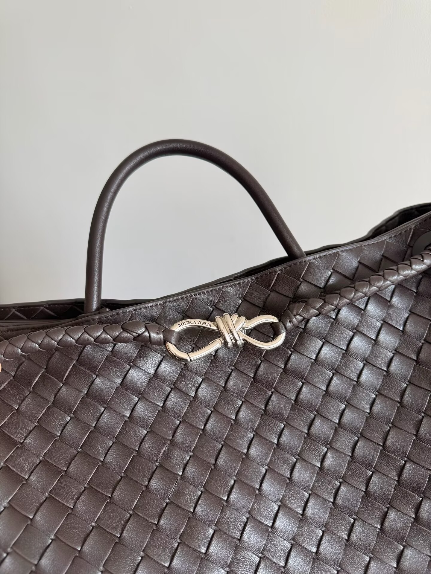 Bottega Veneta Andiamo Pepites Original Leather Large Bag 743575 Fondant