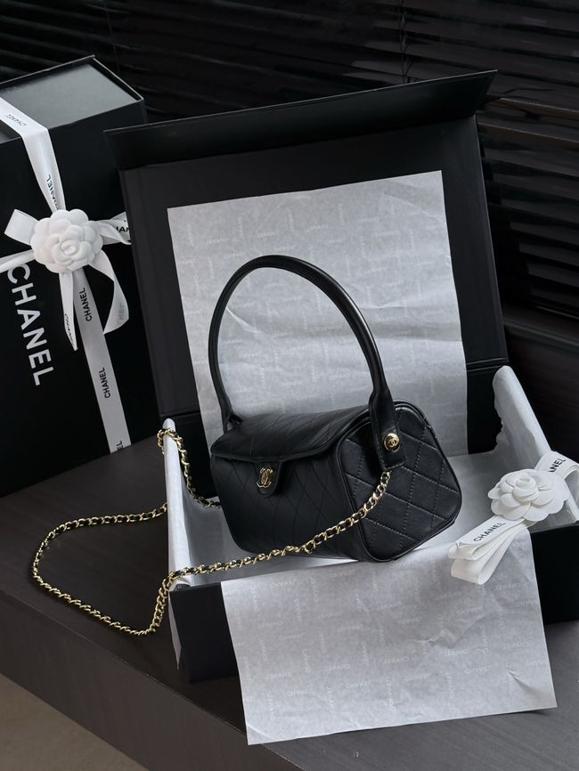 Chanel Clutch with chain  AP5294 black