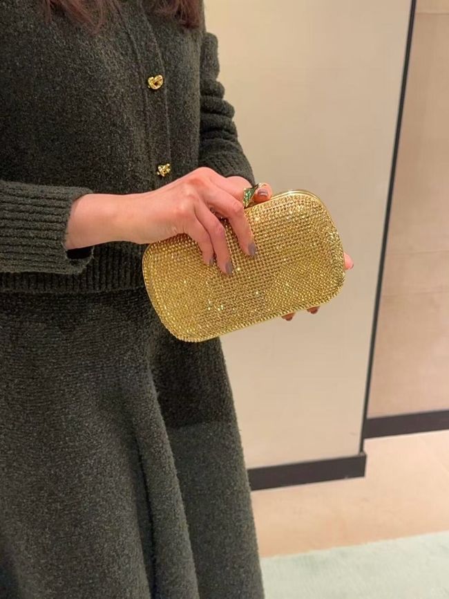 Bottega Veneta Soft Knot Clutch Crystal 06149 gold