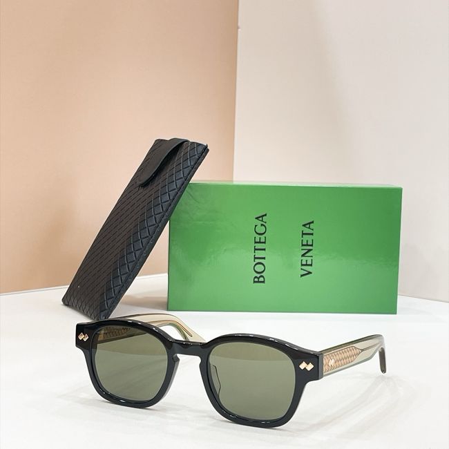 Bottega Veneta Sunglasses 821447-3