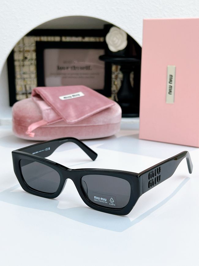 MiuMiu Sunglasses 821489-1