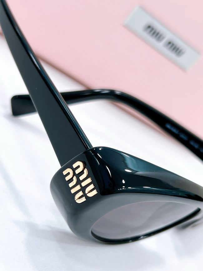 MiuMiu Sunglasses 821492-4