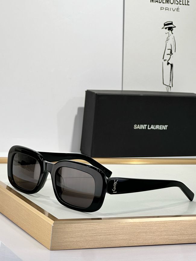 Saint Laurent Sunglasses 821507-3
