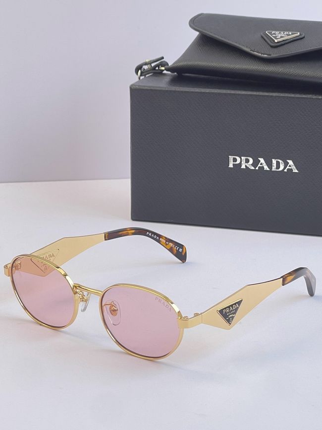 Prada Sunglasses 821637-4