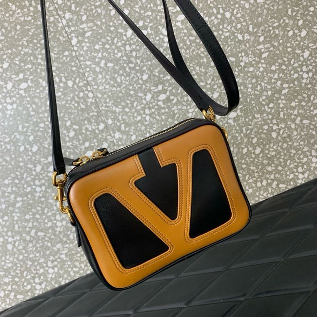 VALENTINO GARAVANI Loco Calf leather bag 0016 black&brown VALENTINO GARAVANI Loco Calf leather bag 0016 black&brown