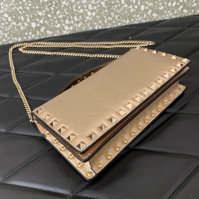 VALENTINO Rockstud calfskin chain bag SHI098 rose gold VALENTINO Rockstud calfskin chain bag SHI098 rose gold