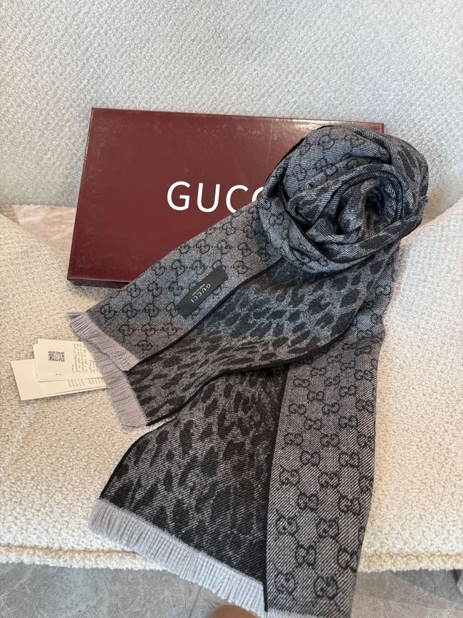 Gucci Reversible Cashmere scarf A005HK-2 Gucci Reversible Cashmere scarf A005HK-2