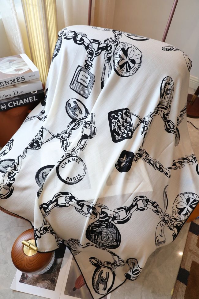 Chanel Wool and Silk Shawl AAC492-4