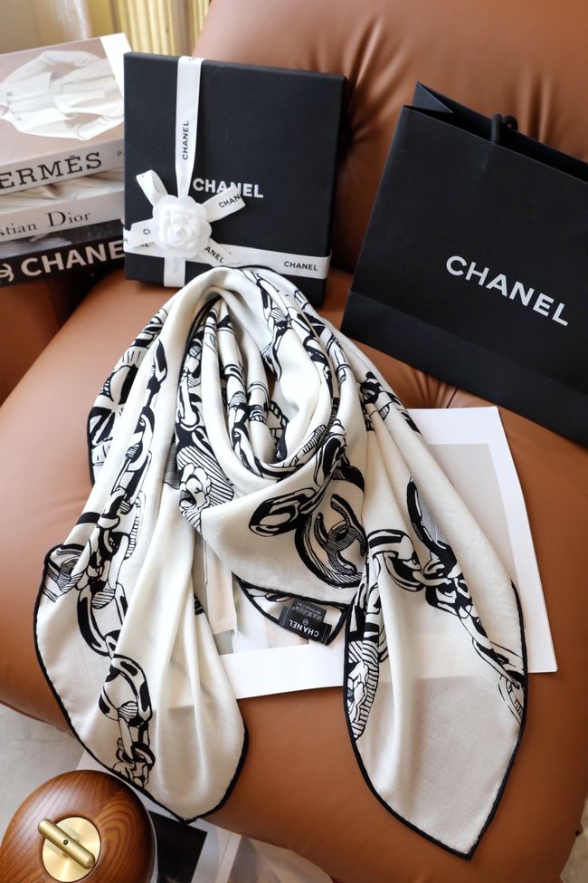 Chanel Wool and Silk Shawl AAC492-4